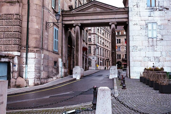 Geneva Old Town and Jewish History Private Walking Tour