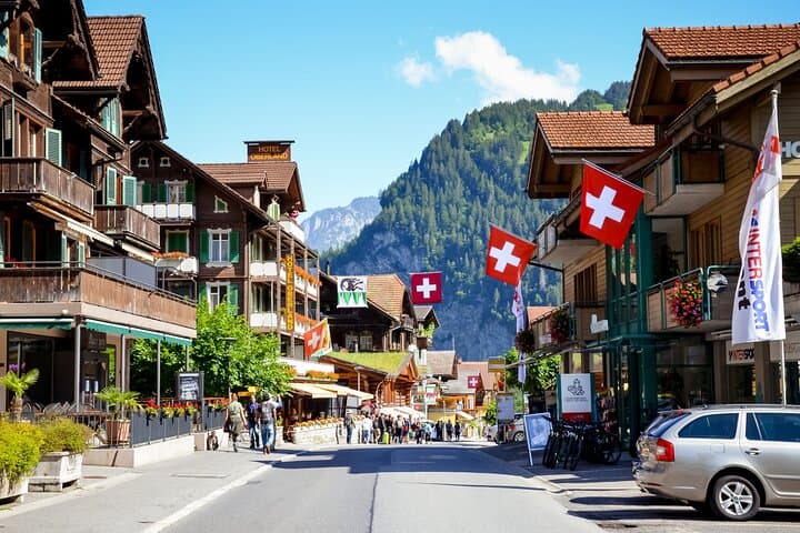 Lauterbrunnen-Mürren: Swiss Alps Small Group Tour from Luzern