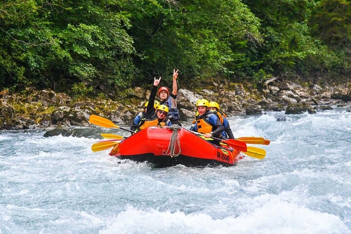 From Zurich: Day trip to Interlaken & Rafting Experience