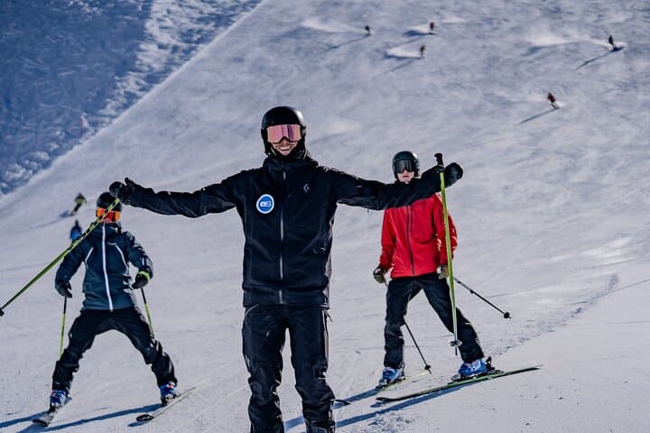 Engage with world-leading ski instructors!