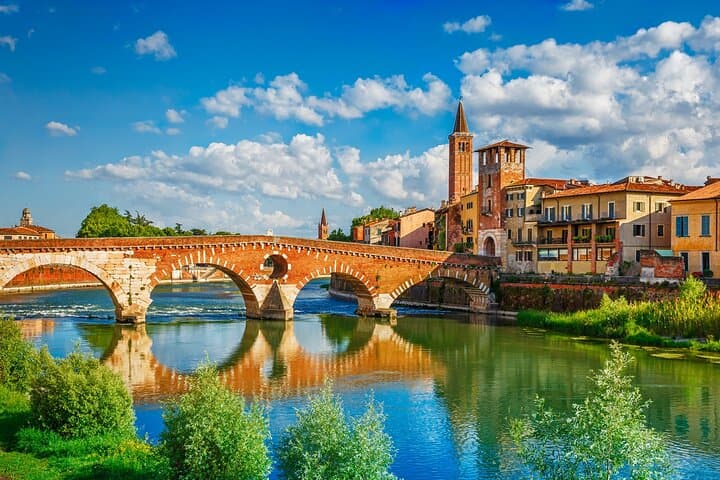 Private transfer from Zurich to Verona with 2h stop in Lugano