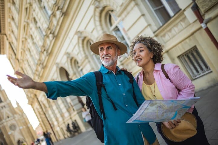 Private transfer from Interlaken to Zurich, 2h stop in Bern