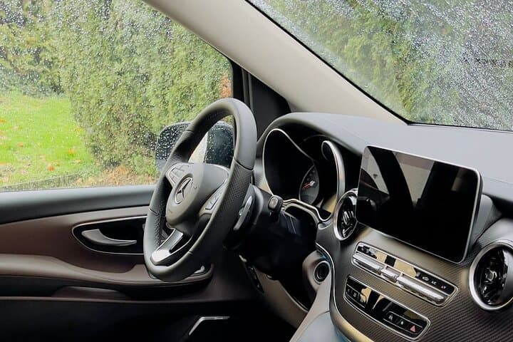 Private Transportation ZRH airport to Zurich city by Luxury Car