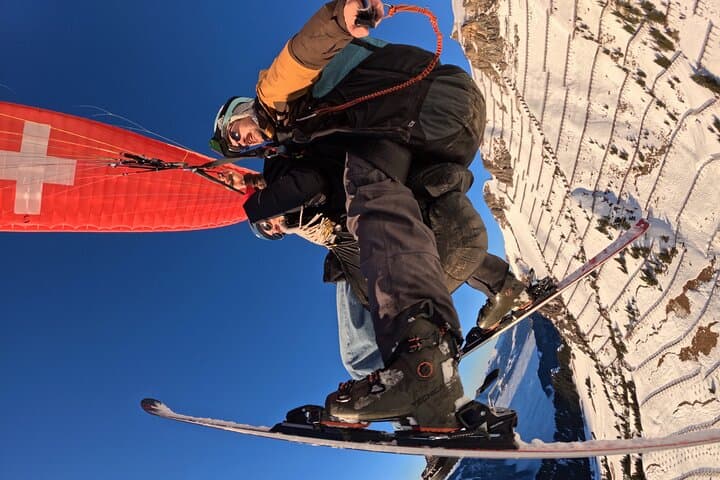 Paragliding male