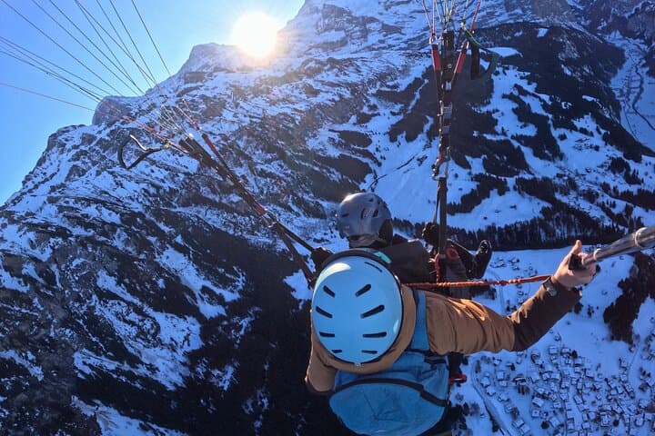 Paragliding male