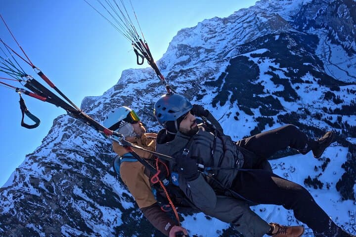 Paragliding male