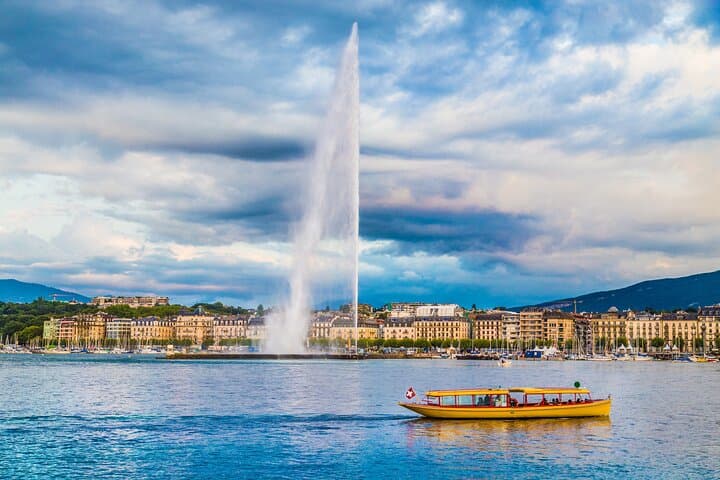 Private transfer: Zurich to Geneva, 2h Sightseeing Stop in Bern