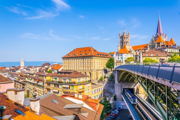 Private transfer from Zurich to Lausanne, 2h stop in Montreux