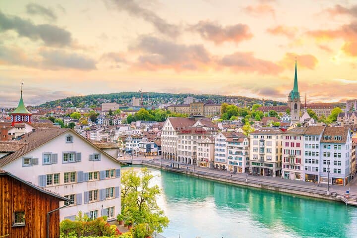 Private direct transfer in the Alps from Grisons to Zurich
