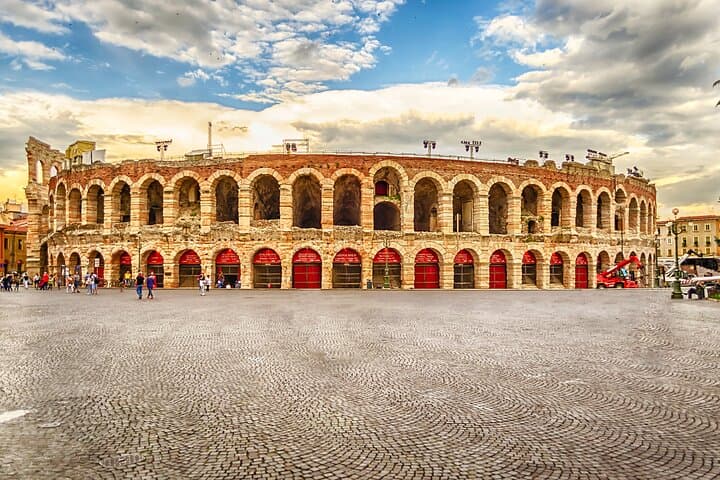 Private transfer from Zurich to Verona with 2h stop in Lugano