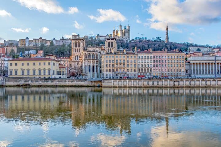 Private transfer from Geneva to Lyon with 2h stop in Chambery