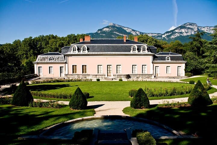 Private transfer from Geneva to Lyon with 2h stop in Chambery