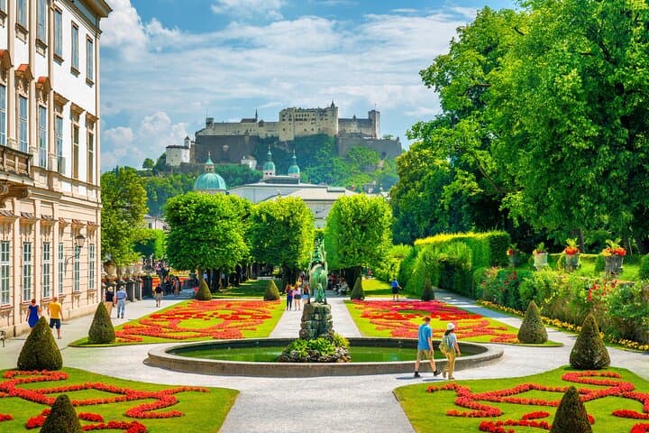 Private transfer from Zurich to Salzburg with a 2h stop in Munich