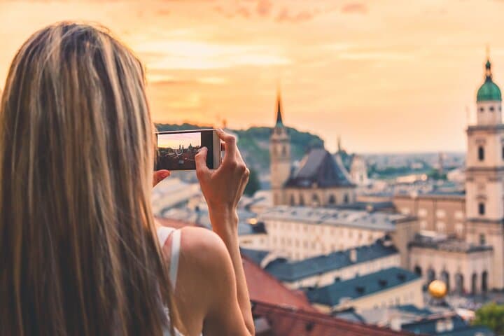 Private transfer: Zurich to Salzburg with 2h of sightseeing stop
