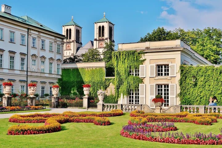 Private transfer: Zurich to Salzburg with 2h of sightseeing stop