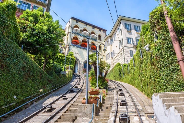 Private transfer from Zurich to Bergamo, 2h of Sightseeing stop
