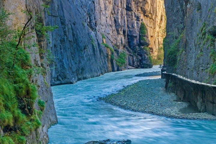 Private Bernese Oberland Alps Tour and Alpine Villages