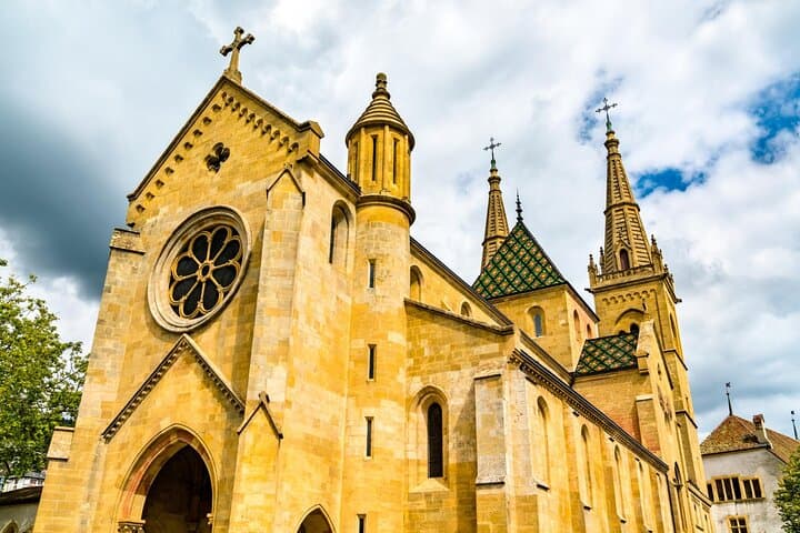 Explore Neuchâtel in 60 minutes with a Local