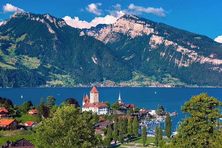 Explore Thun in 60 minutes with a Local