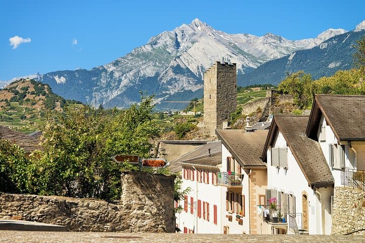 Explore Sion in 60 minutes with a Local