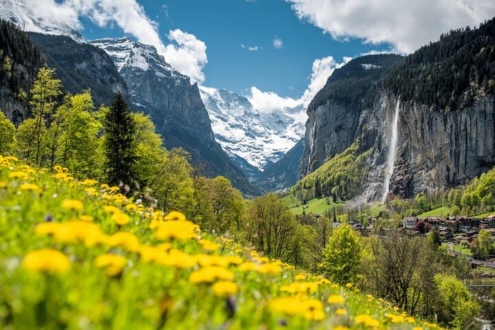 Zurich: Interlaken, Grindelwald & Lauterbrunnen Guided Day Trip