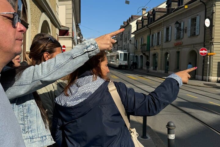 Visit Carouge With A Historical Track Game on Smartphone