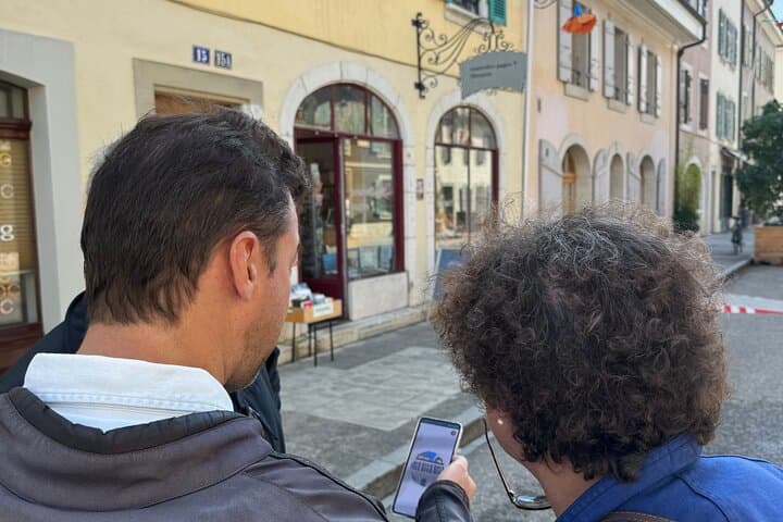 Visit Carouge With A Historical Track Game on Smartphone