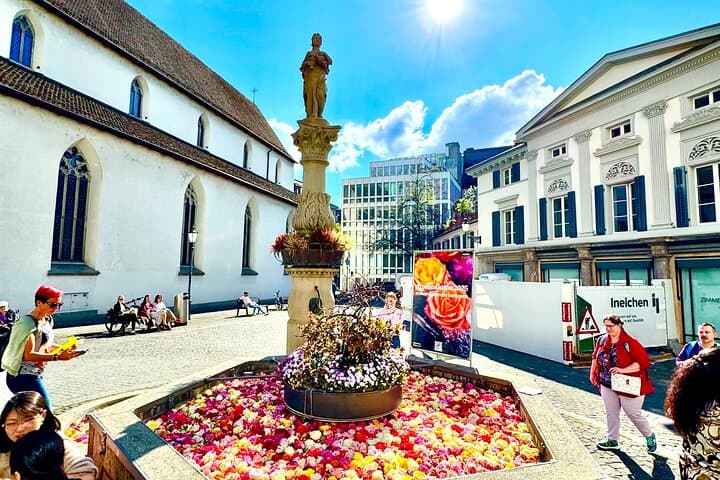 Zurich Adventure : Walking tour, Lake Cruise and Cable Car