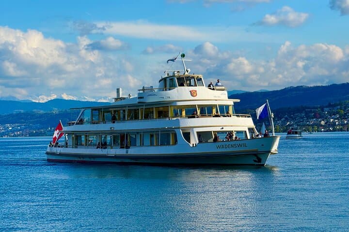 Zurich Adventure : Walking tour, Lake Cruise and Cable Car