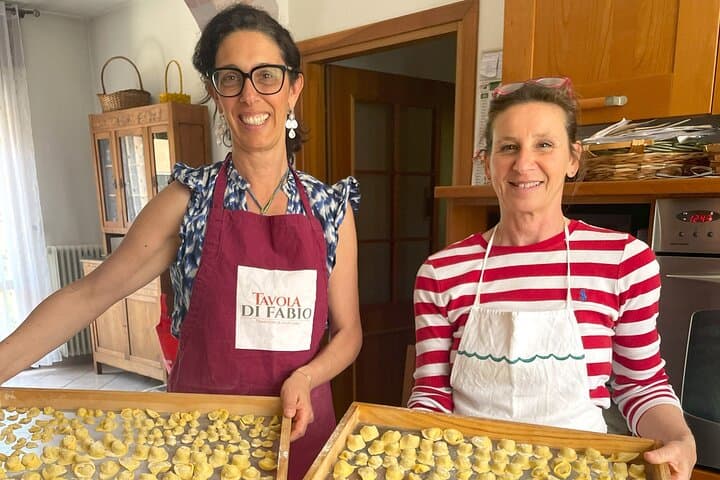 Cooking class & Dinner: Homemade Italian Pasta with Locals