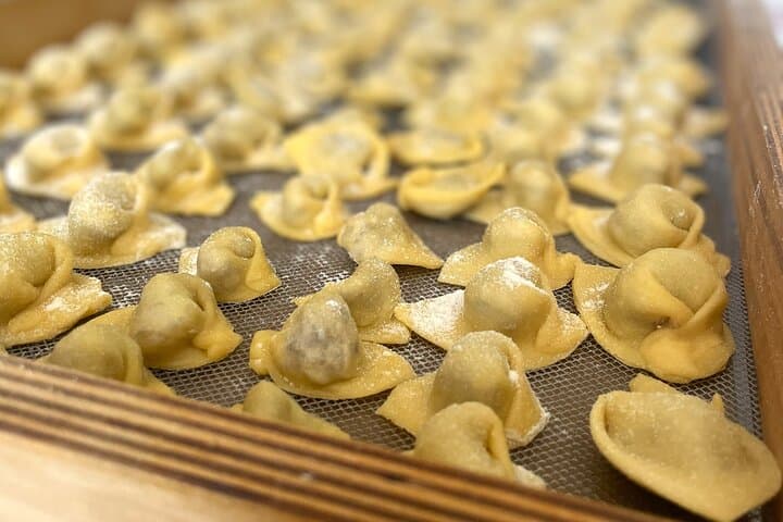 Cooking class & Dinner: Homemade Italian Pasta with Locals