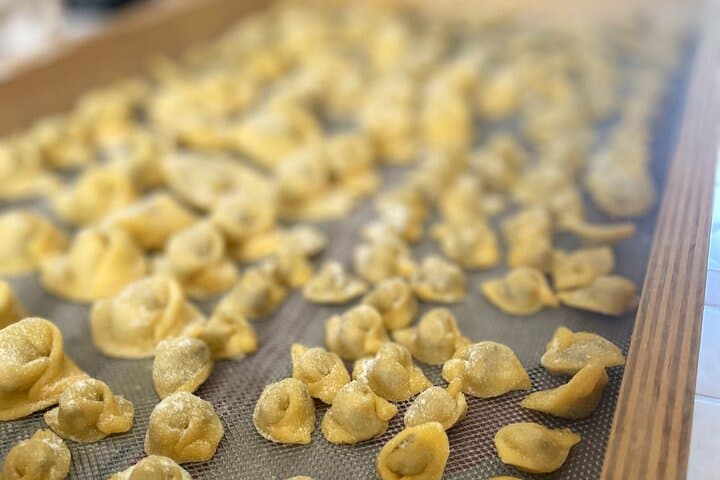 Cooking class & Dinner: Homemade Italian Pasta with Locals