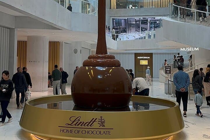 Zurich Downtown Old City Chocolate Factory and Lake Zurich Tour