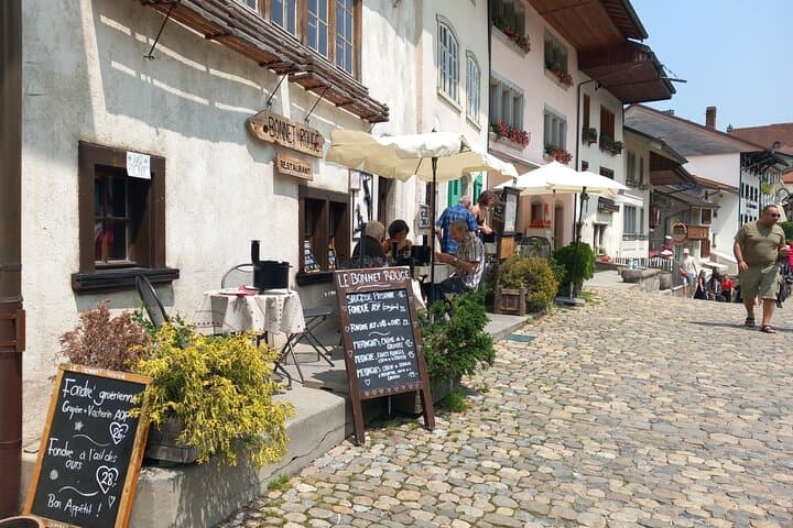 Discover the Gruyere Medieval Town with Private Tour from Geneva