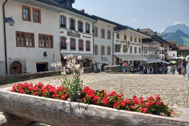 Discover the Gruyere Medieval Town with Private Tour from Geneva