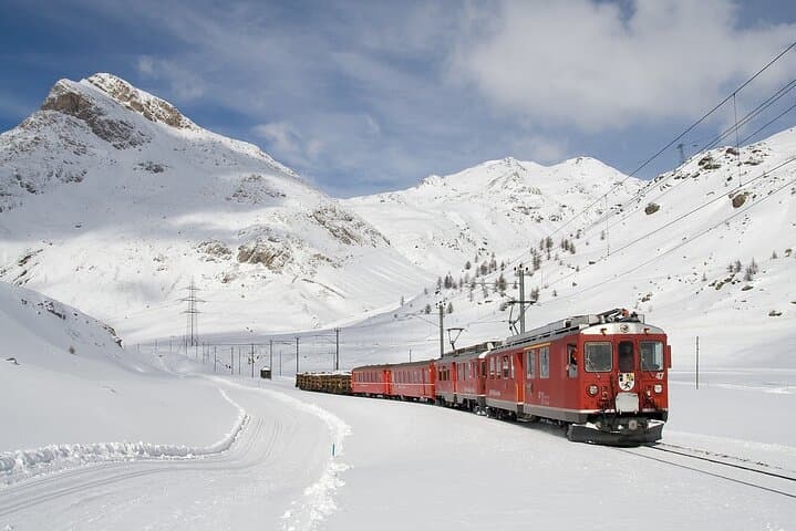 Jungfraujoch Top of Europe and Lauterbrunnen Private Tour