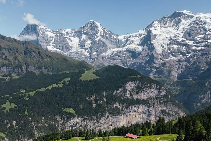 Lauterbrunnen Private Hike and Paraglide Experience