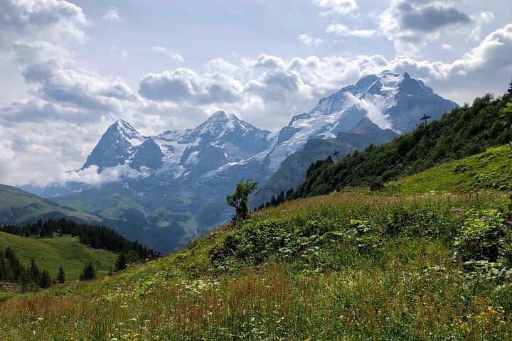 Lauterbrunnen Private Hike and Paraglide Experience