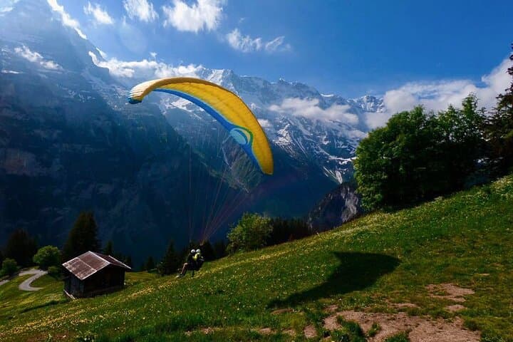 Lauterbrunnen Private Hike and Paraglide Experience