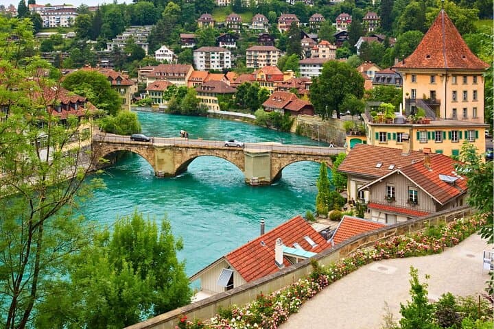 Bern Highlights and Hidden Gems on a Guided Walking Tour