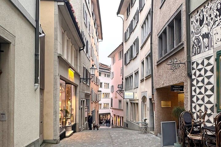 Zürich city game: lovely legends and mysterious myths