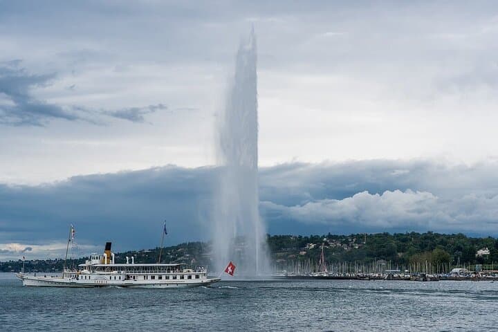 Geneva Private Walking Tour with a Local Guide