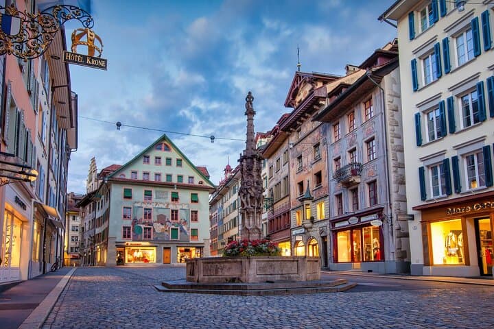 Photoshoot Tour in Old Town Lucerne