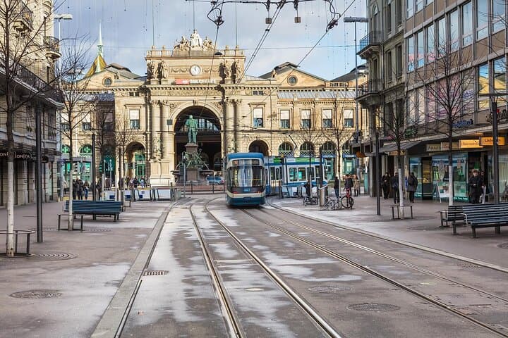 From Basel: Zurich Tour with Chocolate tasting and Lake Cruise