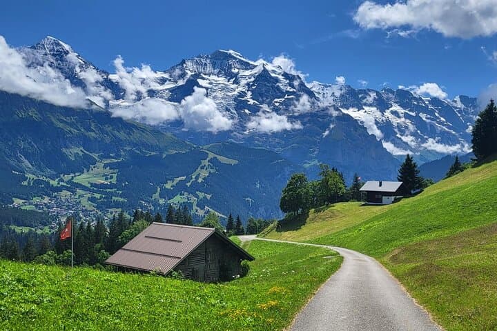 Private Swiss Alps Tour Lauterbrunnen, Villages, lakes Waterfalls