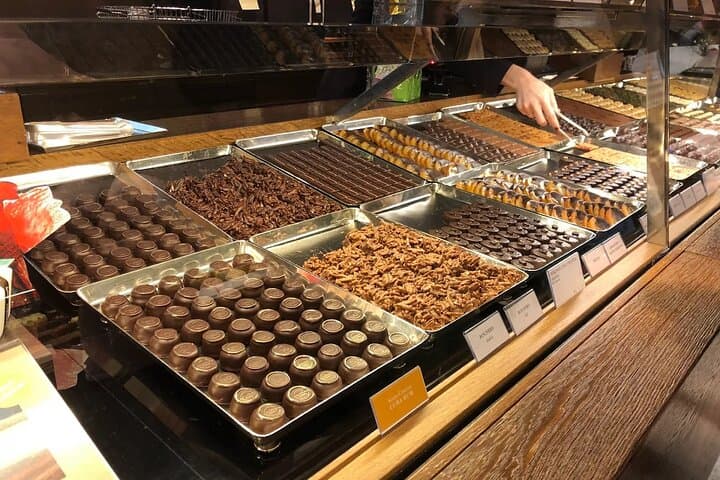 Zurich City Tour with Chocolate Tasting and Lake Cruise