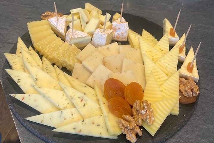 From Zurich: Thun Day Trip by Train with Lake Cruise & Cheese
