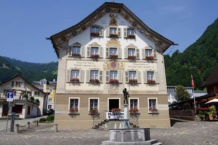 Swiss Villages Discovery & Lake Lucerne Cruise