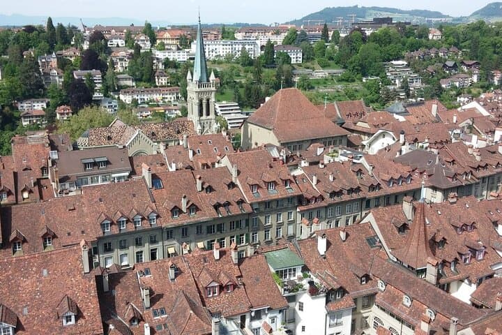 Bern Political Walking Tour with a Diplomat