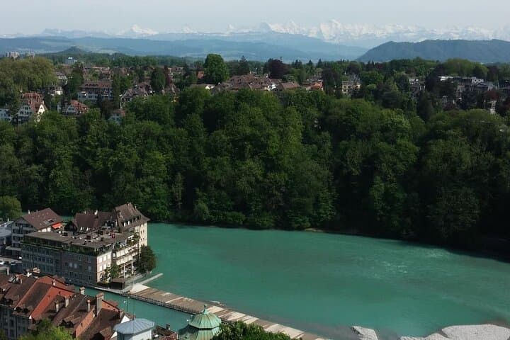 Bern Political Walking Tour with a Diplomat
